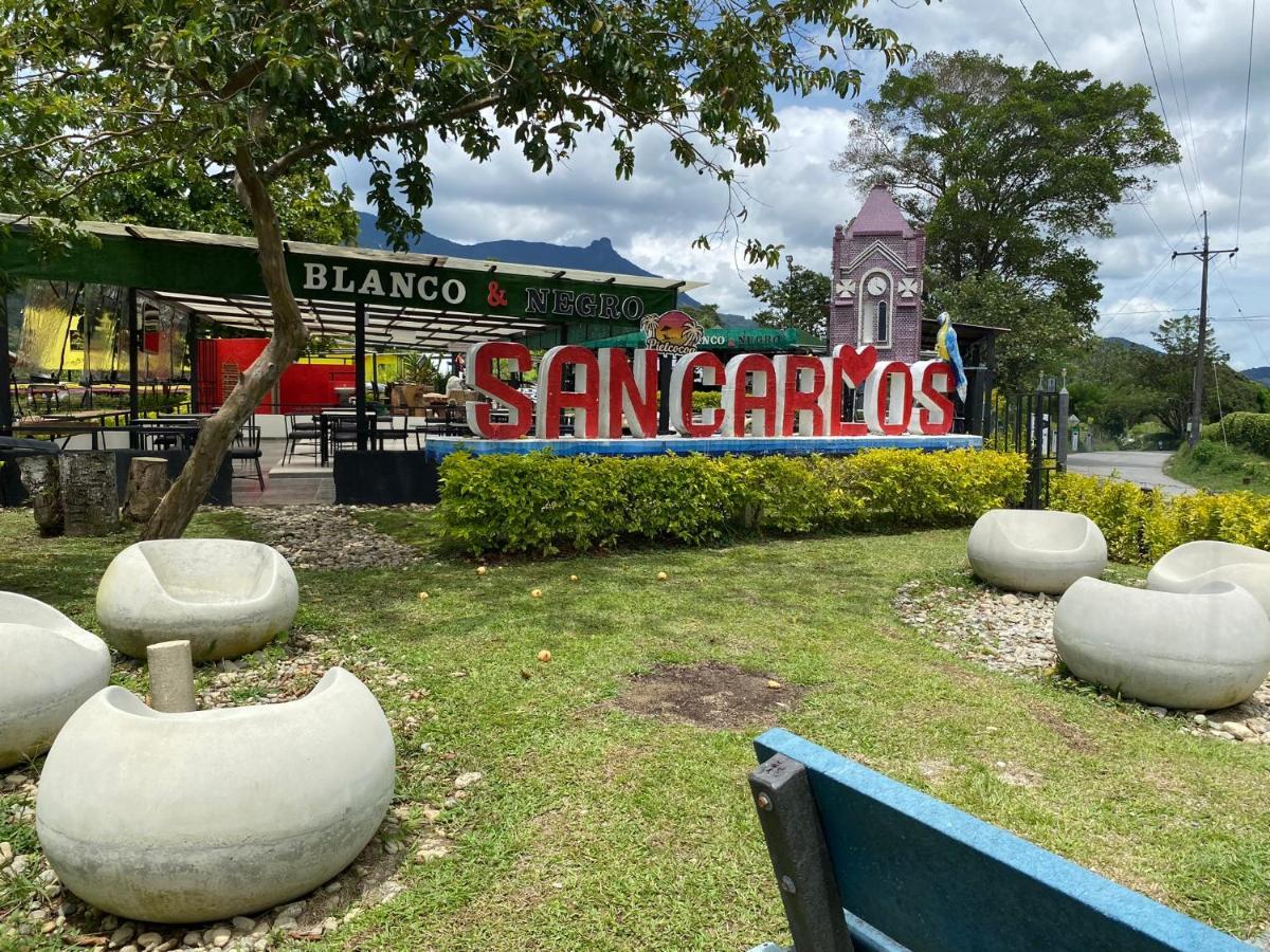 Отель Alojamiento Campestre. San Carlos, Antioquia. Экстерьер фото